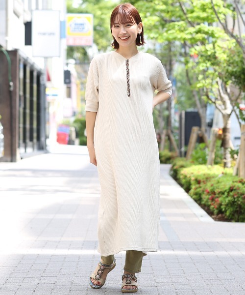 チチカカ(チチカカ)の「ジュエルビーズサンダル(サンダル・レディース・ベージュ/パープル/オレンジ・MEDIUM/LARGE)」の6枚目の写真