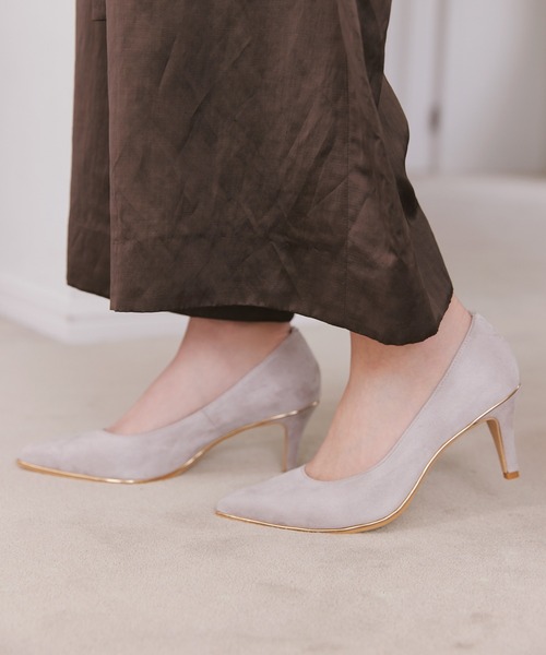 Launa lea（ラウナレア）の「[Launalea Rich]ｺﾞｰﾙﾄﾞﾗｲﾝﾊﾟﾝﾌﾟｽ(80001)（パンプス・レディース・ブラック/グレイッシュベージュ/ラベンダー/ライトグレー/ブラック系その他/アイボリー・24.5cm/23.0cm/25.5cm/22.0cm/24.0cm/22.5cm/25.0cm/23.5cm/21.5cm）」の5枚目の写真