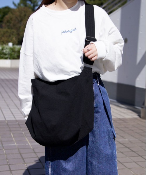PairPair(ペアペア)の「キャンバスショルダーバッグ(AR)(ショルダーバッグ・レディース・オフホワイト/ブラック・FREE)」の2枚目の写真