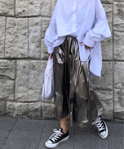 ulu（ウル）の「Metallic gather flare skirt（スカート・レディース・ブラック/シルバー・FREE）」の2枚目の写真