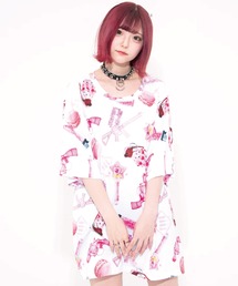 TRAVAS TOKYO（トラバス トウキョウ）の「『TRAVAS TOKYO/トラバス トーキョー』Madness pink BIG Tee/総柄プリント半袖Tシャツ（Tシャツ/カットソー・メンズ）」