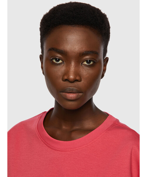 DIESEL(ディーゼル)の「レディース Tシャツ 刺繍 ボクシーフィット(Tシャツ/カットソー・レディース・ホワイト/ブラック/ピンク・X-SMALL/SMALL/MEDIUM/LARGE)」の7枚目の写真