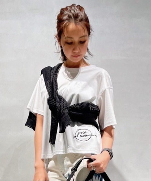 DIESEL(ディーゼル)の「レディース Tシャツ 刺繍 ボクシーフィット(Tシャツ/カットソー・レディース・ホワイト/ブラック/ピンク・X-SMALL/SMALL/MEDIUM/LARGE)」の2枚目の写真