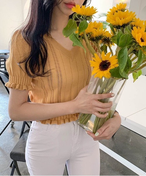 SONA（ソナ）の「SONYUNARA フリルクロップ半袖Ｖネックニット（Tシャツ/カットソー・レディース・ブラック/クリーム/ミント/マスタード/ピンク・FREE）」の4枚目の写真