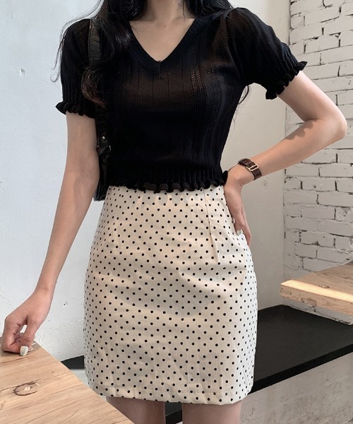 SONA（ソナ）の「SONYUNARA フリルクロップ半袖Ｖネックニット（Tシャツ/カットソー・レディース・ブラック/クリーム/ミント/マスタード/ピンク・FREE）」の10枚目の写真