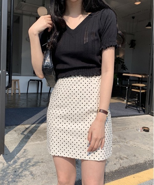 SONA（ソナ）の「SONYUNARA フリルクロップ半袖Ｖネックニット（Tシャツ/カットソー・レディース・ブラック/クリーム/ミント/マスタード/ピンク・FREE）」の11枚目の写真