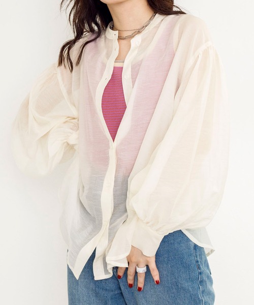 w closet（ダブルクローゼット）の「バンドカラーシアーシャツ（シャツ/ブラウス・レディース・スモークグレー/ラベンダー/ライトグリーン/ベージュ/アイボリー/グリーン・FREE）」の2枚目の写真