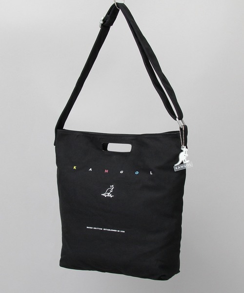 KANGOL（カンゴール）の「スケートボード カラフルロゴ キャンバス ショルダー トートバッグ / プラスチックプレートチャーム付き（ショルダーバッグ・メンズ・ホワイト/ブラック・FREE）」の5枚目の写真
