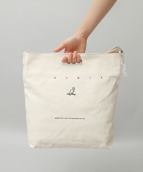 KANGOL（カンゴール）の「スケートボード カラフルロゴ キャンバス ショルダー トートバッグ / プラスチックプレートチャーム付き（ショルダーバッグ・メンズ・ホワイト/ブラック・FREE）」の18枚目の写真