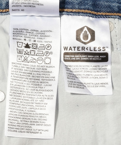 Levi's（リーバイス）の「SLIT FRONT SKIRT ABSOLUTELY FABULOUS（デニムスカート・レディース・ライトインディゴブルー・30inch/28inch/29inch/24inch/25inch/26inch/27inch/23inch）」の4枚目の写真