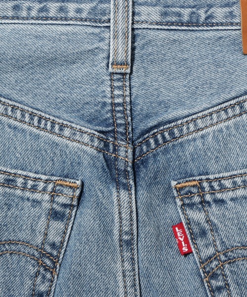 Levi's（リーバイス）の「SLIT FRONT SKIRT ABSOLUTELY FABULOUS（デニムスカート・レディース・ライトインディゴブルー・30inch/28inch/29inch/24inch/25inch/26inch/27inch/23inch）」の8枚目の写真