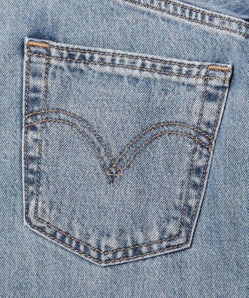 Levi's（リーバイス）の「SLIT FRONT SKIRT ABSOLUTELY FABULOUS（デニムスカート・レディース・ライトインディゴブルー・30inch/28inch/29inch/24inch/25inch/26inch/27inch/23inch）」の5枚目の写真