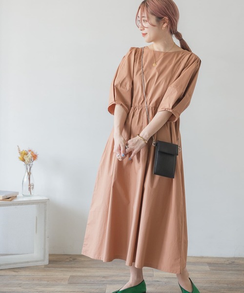 ITEMS URBANRESEARCH(アイテムズ アーバンリサーチ)の「ランタンスリーブワンピース(ワンピース・レディース・ベージュ/ブラック/グレー/モカ・FREE)」の1枚目の写真