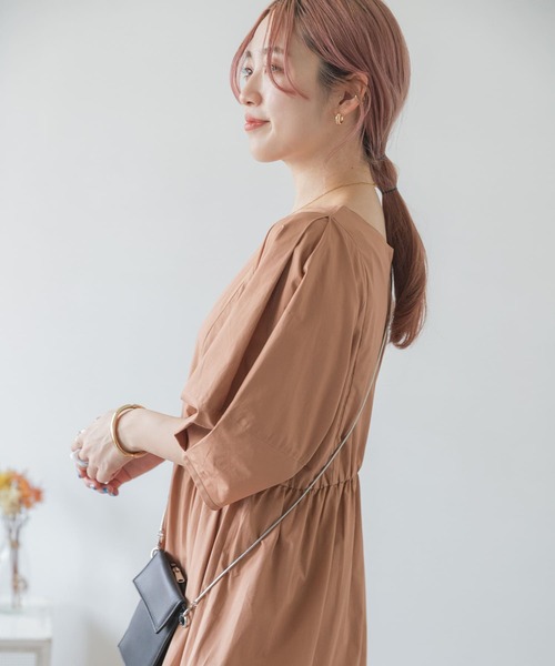 ITEMS URBANRESEARCH(アイテムズ アーバンリサーチ)の「ランタンスリーブワンピース(ワンピース・レディース・ベージュ/ブラック/グレー/モカ・FREE)」の5枚目の写真