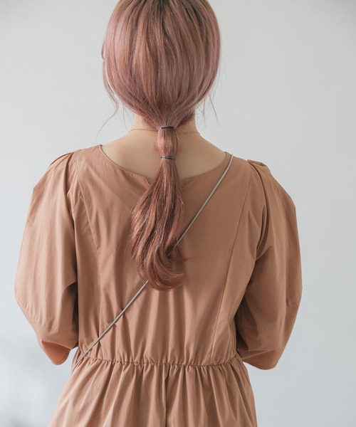 ITEMS URBANRESEARCH(アイテムズ アーバンリサーチ)の「ランタンスリーブワンピース(ワンピース・レディース・ベージュ/ブラック/グレー/モカ・FREE)」の6枚目の写真