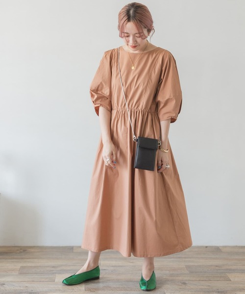 ITEMS URBANRESEARCH(アイテムズ アーバンリサーチ)の「ランタンスリーブワンピース(ワンピース・レディース・ベージュ/ブラック/グレー/モカ・FREE)」の9枚目の写真