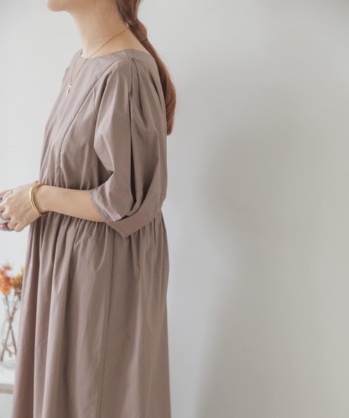 ITEMS URBANRESEARCH(アイテムズ アーバンリサーチ)の「ランタンスリーブワンピース(ワンピース・レディース・ベージュ/ブラック/グレー/モカ・FREE)」の22枚目の写真