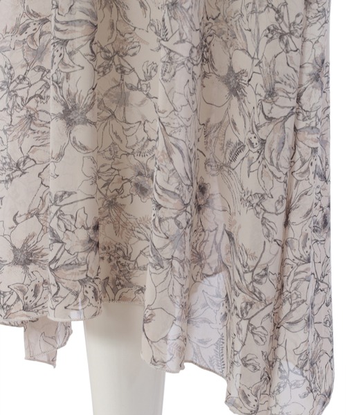 fifth(フィフス)の「バックオープン花柄ワンピース(ワンピース・レディース・ライトベージュ/ブラック・MEDIUM)」の4枚目の写真