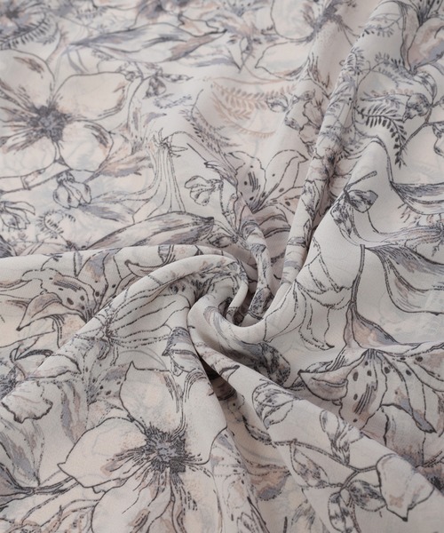 fifth(フィフス)の「バックオープン花柄ワンピース(ワンピース・レディース・ライトベージュ/ブラック・MEDIUM)」の8枚目の写真