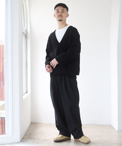 BEAMS(ビームス)の「BEAMS / 12G ディープ Vネックニット(ニット/セーター・メンズ・ブラック/オリーブ・SMALL/MEDIUM/LARGE/X-LARGE)」の3枚目の写真