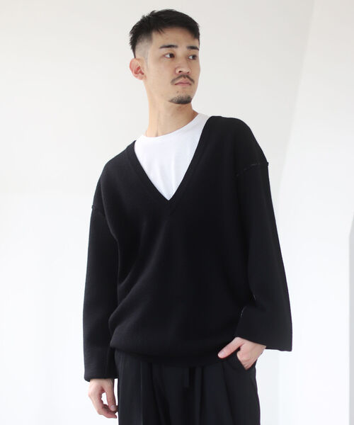 BEAMS(ビームス)の「BEAMS / 12G ディープ Vネックニット(ニット/セーター・メンズ・ブラック/オリーブ・SMALL/MEDIUM/LARGE/X-LARGE)」の6枚目の写真