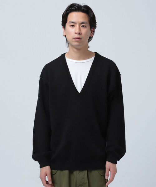 BEAMS(ビームス)の「BEAMS / 12G ディープ Vネックニット(ニット/セーター・メンズ・ブラック/オリーブ・SMALL/MEDIUM/LARGE/X-LARGE)」の15枚目の写真
