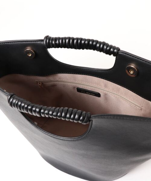 Te chichi（テチチ）の「繰り手ハンドルボートバッグ（ショルダーバッグ・レディース・ブラック/ベージュ・ﾌﾘ-）」の4枚目の写真