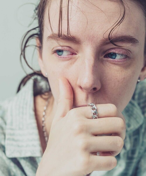 and cloud（アンドクラウド）の「Curb Chain Cutting Ring（リング・レディース・ブラック/イエローゴールド/シルバー・LL/L/S）」の8枚目の写真