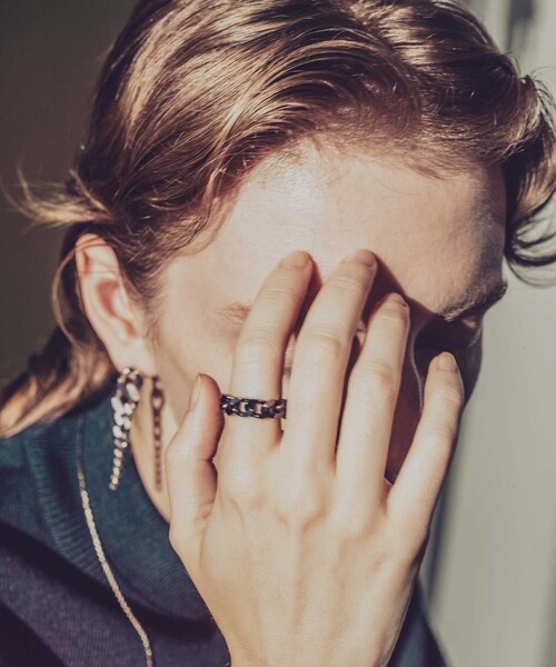 and cloud（アンドクラウド）の「Curb Chain Cutting Ring（リング・レディース・ブラック/イエローゴールド/シルバー・LL/L/S）」の13枚目の写真