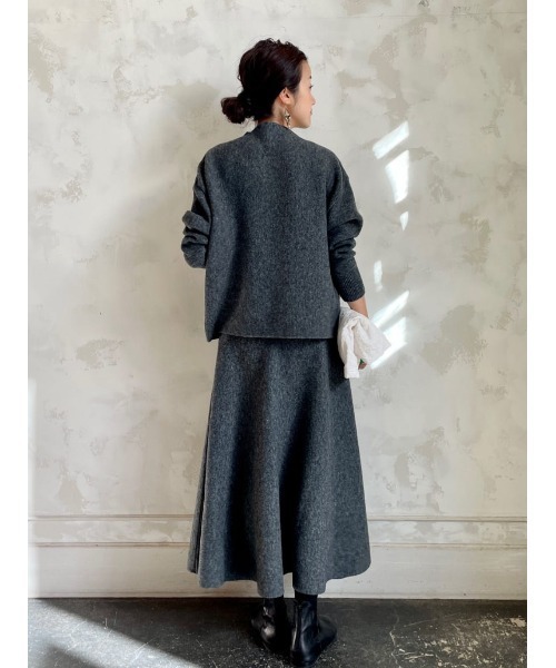 BEARDSLEY（ビアズリー）の「ニットフレアスカートとセットアップで着られる ボトルネックプルオーバー（ニット/セーター・レディース・ベージュ/グレー・FREE）」の4枚目の写真