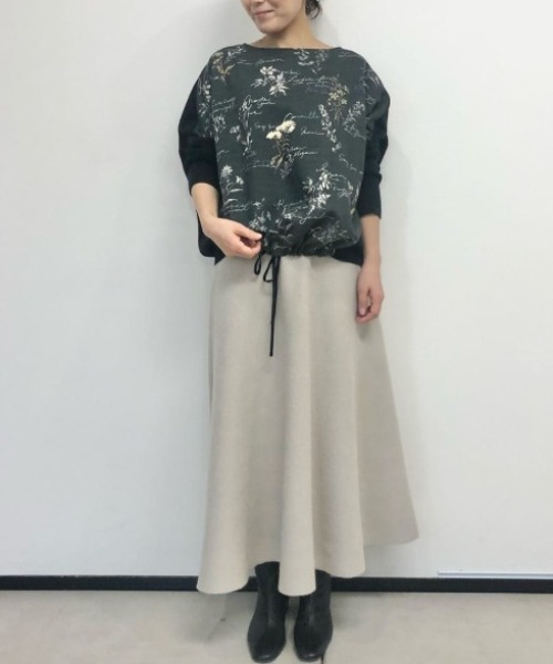 BEARDSLEY(ビアズリー)の「セットアップでもたのしめる花プリントニット(ニット/セーター・レディース・グレー/アイボリー・FREE)」の2枚目の写真