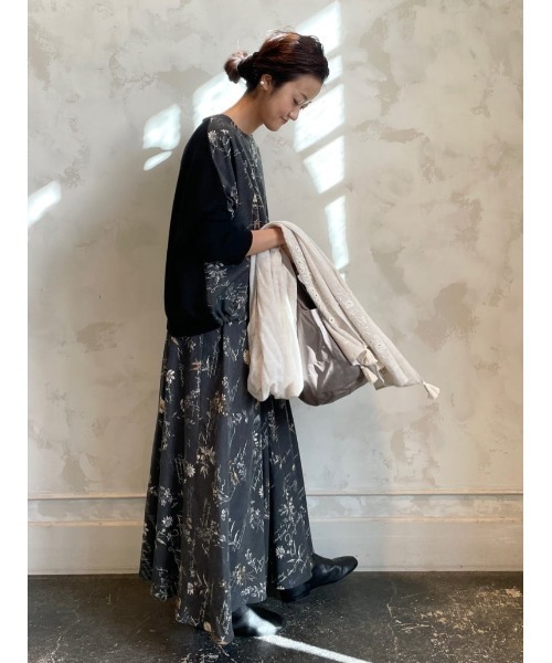 BEARDSLEY(ビアズリー)の「セットアップでもたのしめる花プリントニット(ニット/セーター・レディース・グレー/アイボリー・FREE)」の3枚目の写真