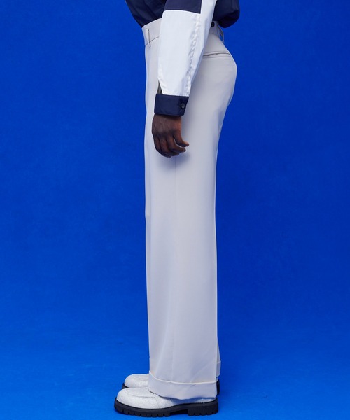 UNITED TOKYO（ユナイテッドトウキョウ）の「ダブルクロスハイウエストフレアPT（スラックス・メンズ・ライトベージュ/グリーン/ネイビー・1/2/3）」の10枚目の写真