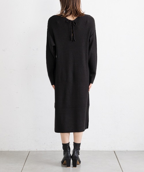 prose verse（プロズヴェール）の「バックレースアップリブニットワンピース（ワンピース・レディース・グレイッシュベージュ/アイボリー/ブラック・MEDIUM）」の22枚目の写真