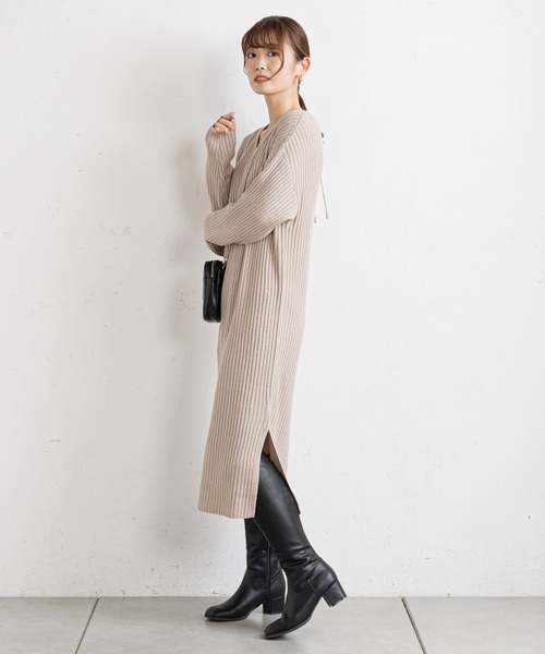 prose verse（プロズヴェール）の「バックレースアップリブニットワンピース（ワンピース・レディース・グレイッシュベージュ/アイボリー/ブラック・MEDIUM）」の11枚目の写真