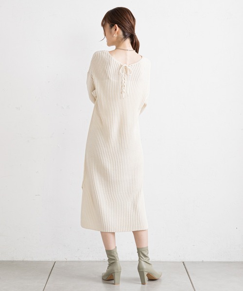 prose verse（プロズヴェール）の「バックレースアップリブニットワンピース（ワンピース・レディース・グレイッシュベージュ/アイボリー/ブラック・MEDIUM）」の7枚目の写真