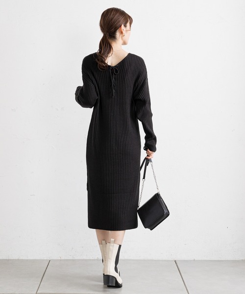 prose verse（プロズヴェール）の「バックレースアップリブニットワンピース（ワンピース・レディース・グレイッシュベージュ/アイボリー/ブラック・MEDIUM）」の17枚目の写真