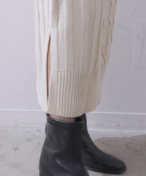 vis-`a-vis（ビサビ）の「【WEB限定】アシンメトリー柄ベルト付きボリュームニットワンピース（ワンピース・レディース・ブラック/グリーン/レンガ/キナリ・S/M）」の17枚目の写真