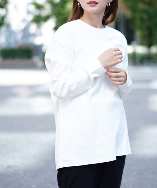 GIORDANO（ジョルダーノ）の「[ GIORDANO ] ルーズシルエットドロップショルダーロングスリーブTシャツ（長袖）（Tシャツ/カットソー・レディース・ブラウン/カーキ/ブルー/ホワイト/ブラック/ライトパープル/グレー・MEDIUM/LARGE/SMALL/XX-LARGE/X-LARGE）」の2枚目の写真