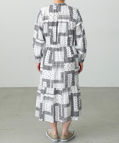 MILKFED.(ミルクフェド)の「BANDANA PRINT DRESS(ワンピース・レディース・ネイビー/オリーブ/ホワイト・ONE SIZE)」の7枚目の写真