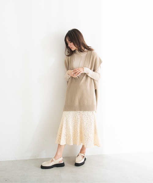 FREE'S MART（フリーズマート）の「◆深Ｖネックチュニックニットベスト（ニット/セーター・レディース・ベージュ/ホワイト/ブラック・FREE）」の21枚目の写真