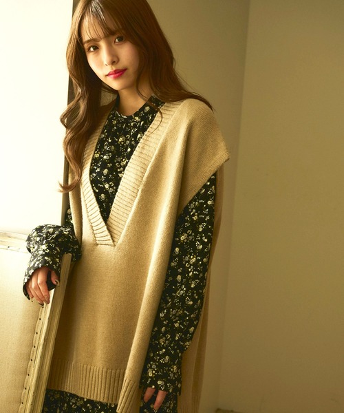 FREE'S MART（フリーズマート）の「◆深Ｖネックチュニックニットベスト（ニット/セーター・レディース・ベージュ/ホワイト/ブラック・FREE）」の20枚目の写真