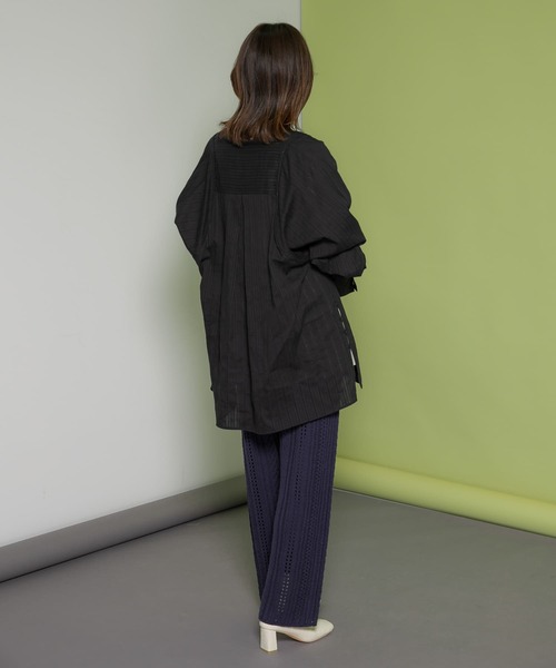 KBF（ケイビーエフ）の「ボリュームスリーブキーネックブラウス（シャツ/ブラウス・レディース・ブラック/オフホワイト/アイボリー・ONE）」の19枚目の写真