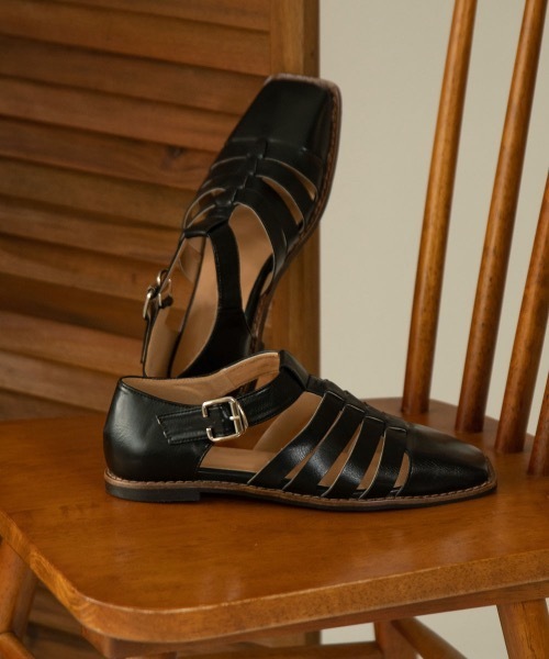 Amiur（エミレ）の「stitch gurkha sandal（サンダル・レディース・ブラウン/ブラック・S/M/L）」の2枚目の写真