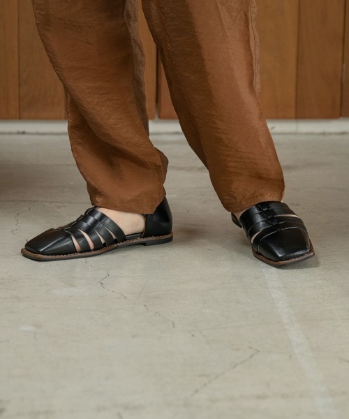 Amiur（エミレ）の「stitch gurkha sandal（サンダル・レディース・ブラウン/ブラック・S/M/L）」の4枚目の写真