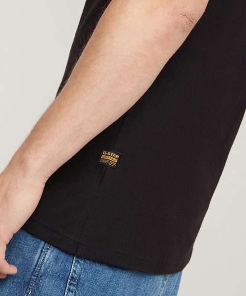 G-STAR(ジースター)の「SLIM BASE T-SHIRT/ベーシックワンポイントスリムTシャツ(Tシャツ/カットソー・メンズ・ホワイト/ダークブラック・SMALL/MEDIUM/LARGE/X-LARGE/X-SMALL)」の12枚目の写真