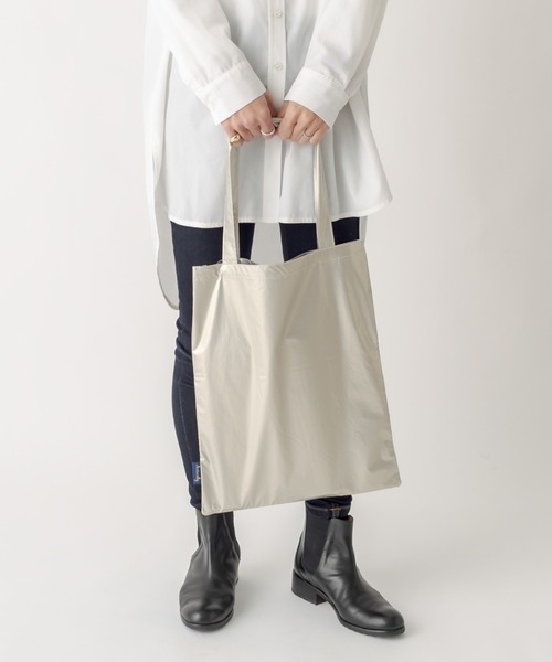 Actually（アクチュアリー）の「メタリック B4バッグ / エコバッグ サブバッグ（エコバッグ/サブバッグ・レディース・ゴールド・フリー）」の4枚目の写真