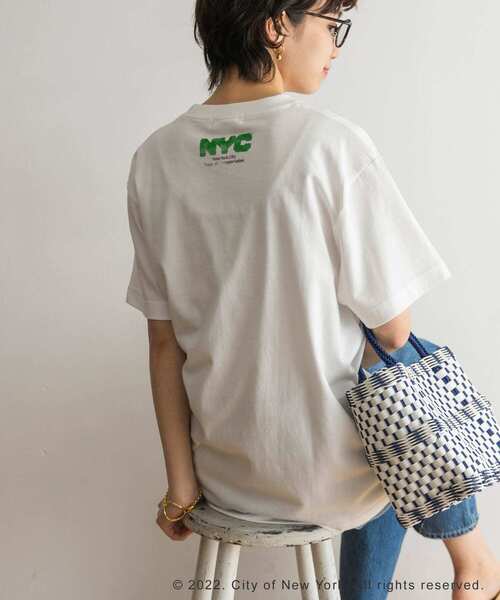 URBAN RESEARCH（アーバンリサーチ）の「NYC LOGO Tee（Tシャツ/カットソー・レディース・ホワイト/チャコールグレー・FREE）」の5枚目の写真