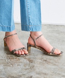 Pierrot（ピエロ）の「スクエアトゥアンクルストラップサンダル（サンダル）」