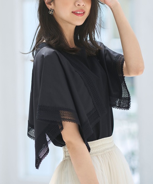 RUIRUE BOUTIQUE（ルイルエブティック）の「ハンカチスリーブTシャツ ｜ 半袖 ボートネック トップス 体型カバー  オフィスカジュアル 通勤服 華やか Tシャツ（Tシャツ/カットソー・レディース・ブラック/オフホワイト/ブルーグレー/ネイビー/スミクロ・LL/3L/S/M/L/4L/5L）」の3枚目の写真